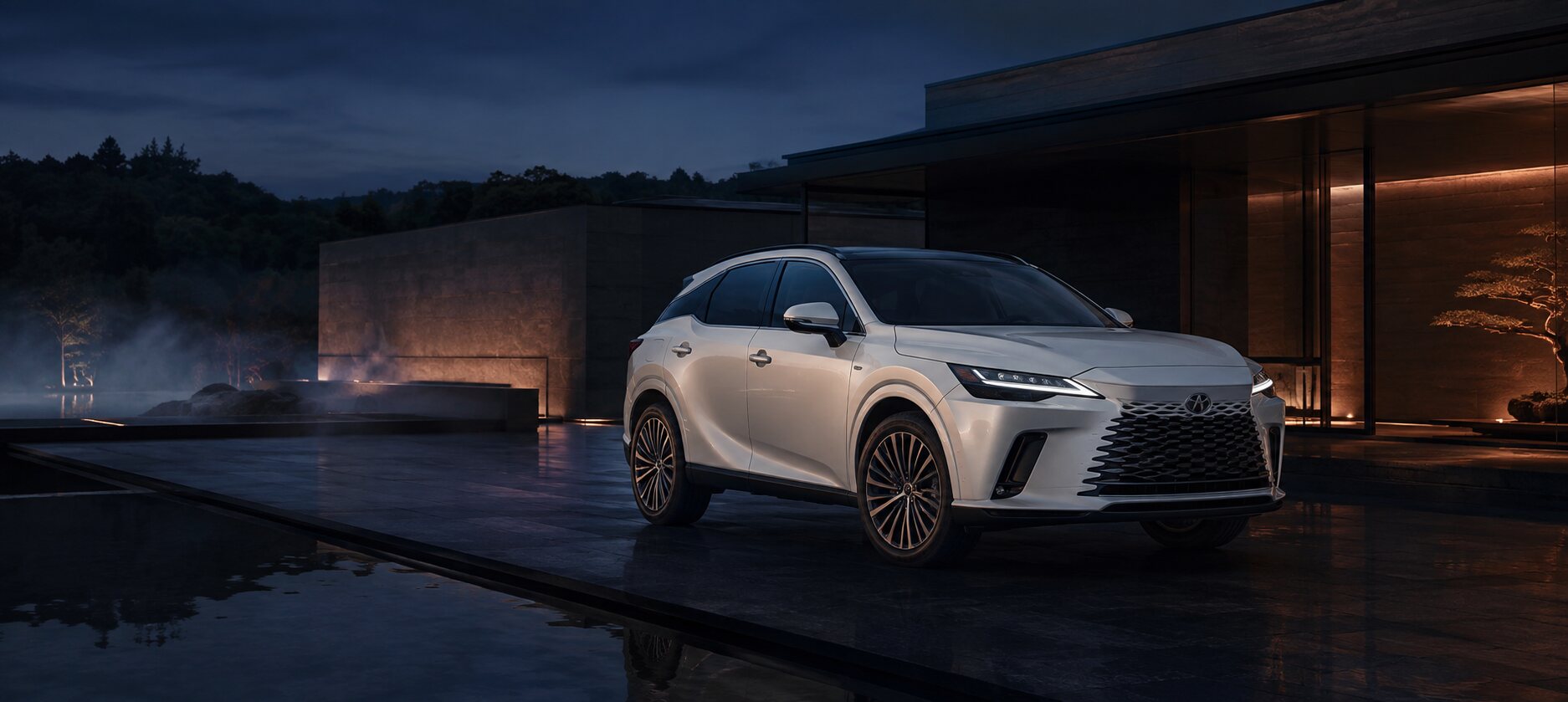 SUV premium blanca de ambientación editorial frente a arquitectura japonesa al anochecer