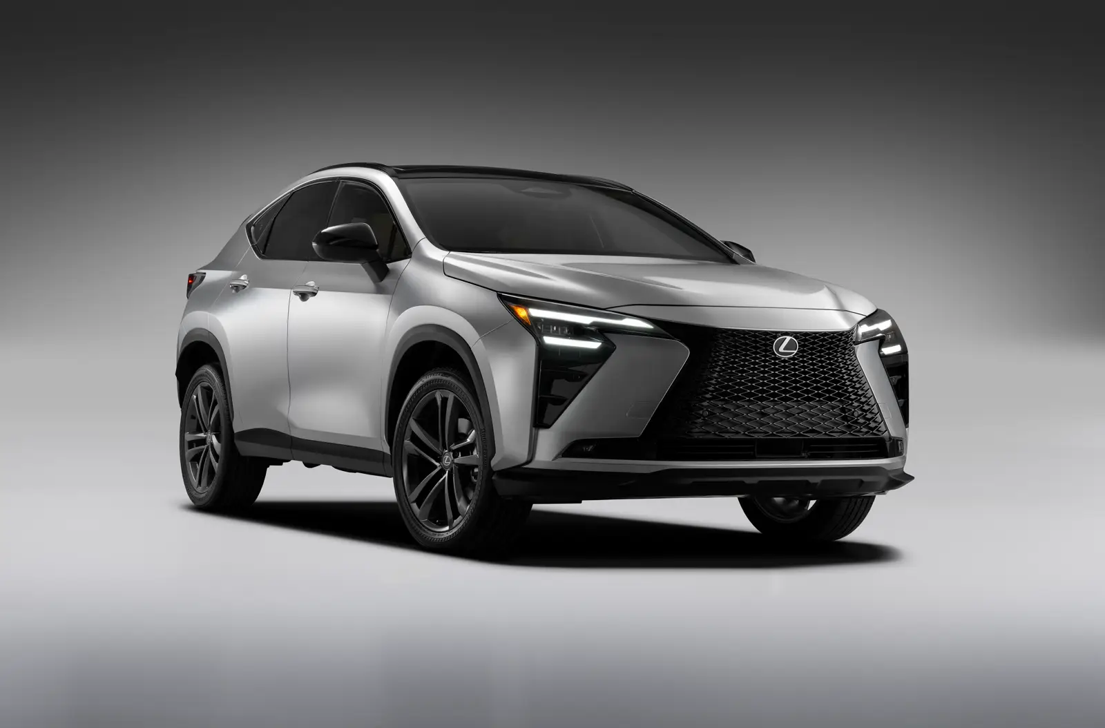 Vista frontal real de Lexus NX como referencia de comparación antes de visitar una concesionaria
