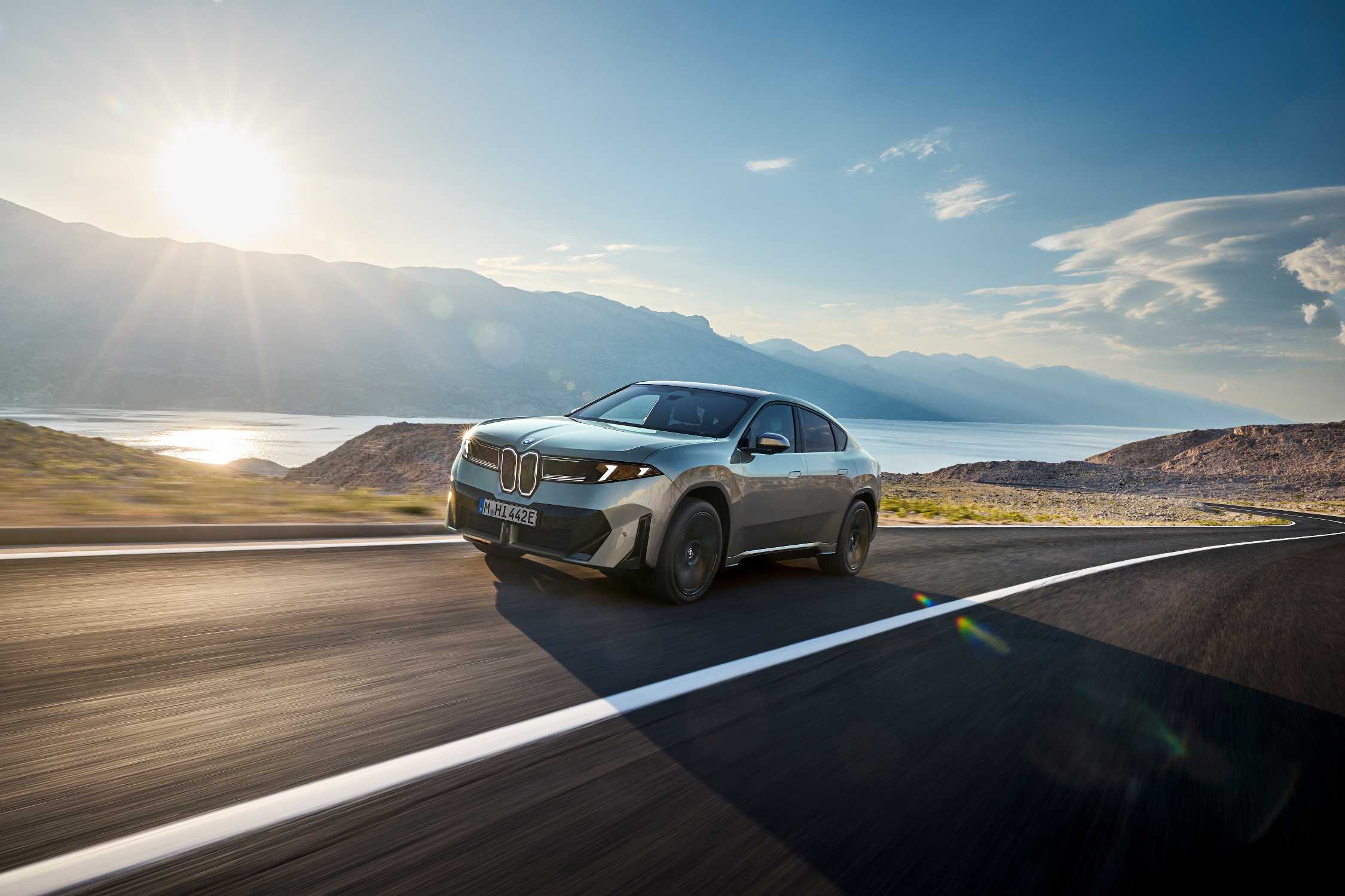 BMW iX4 50 xDrive 2027 SUV coupé eléctrico, fotografía oficial BMW Group