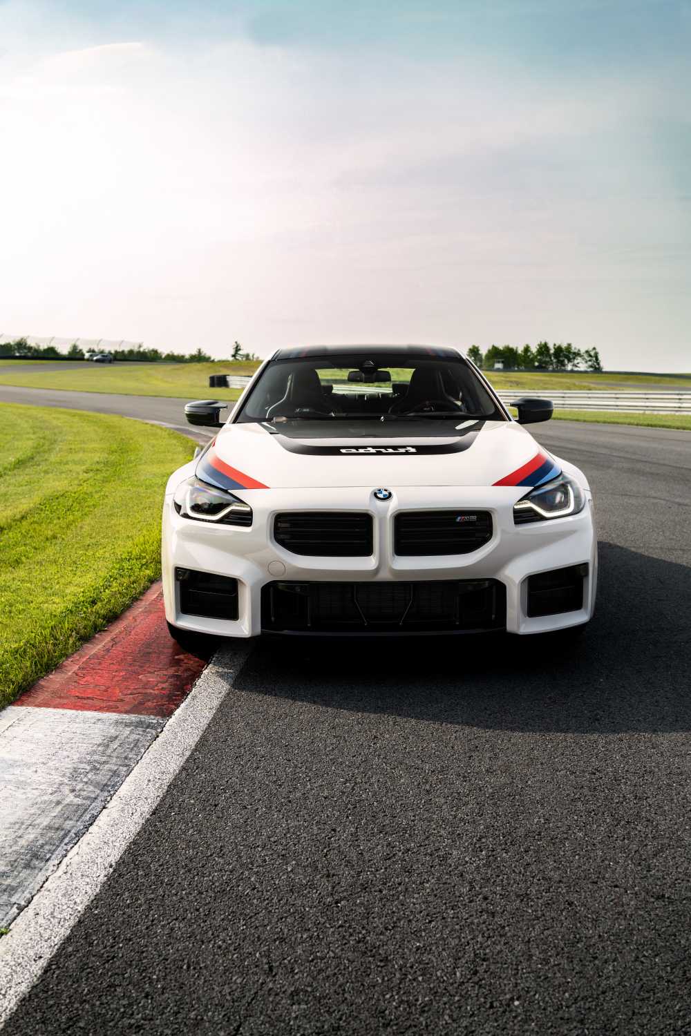 BMW M2 Turbo Design Edition 2027, imagen oficial BMW