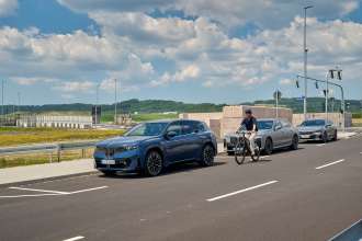 BMW Neue Klasse: la puerta puede retrasar su apertura para proteger a ciclistas, fotografía oficial