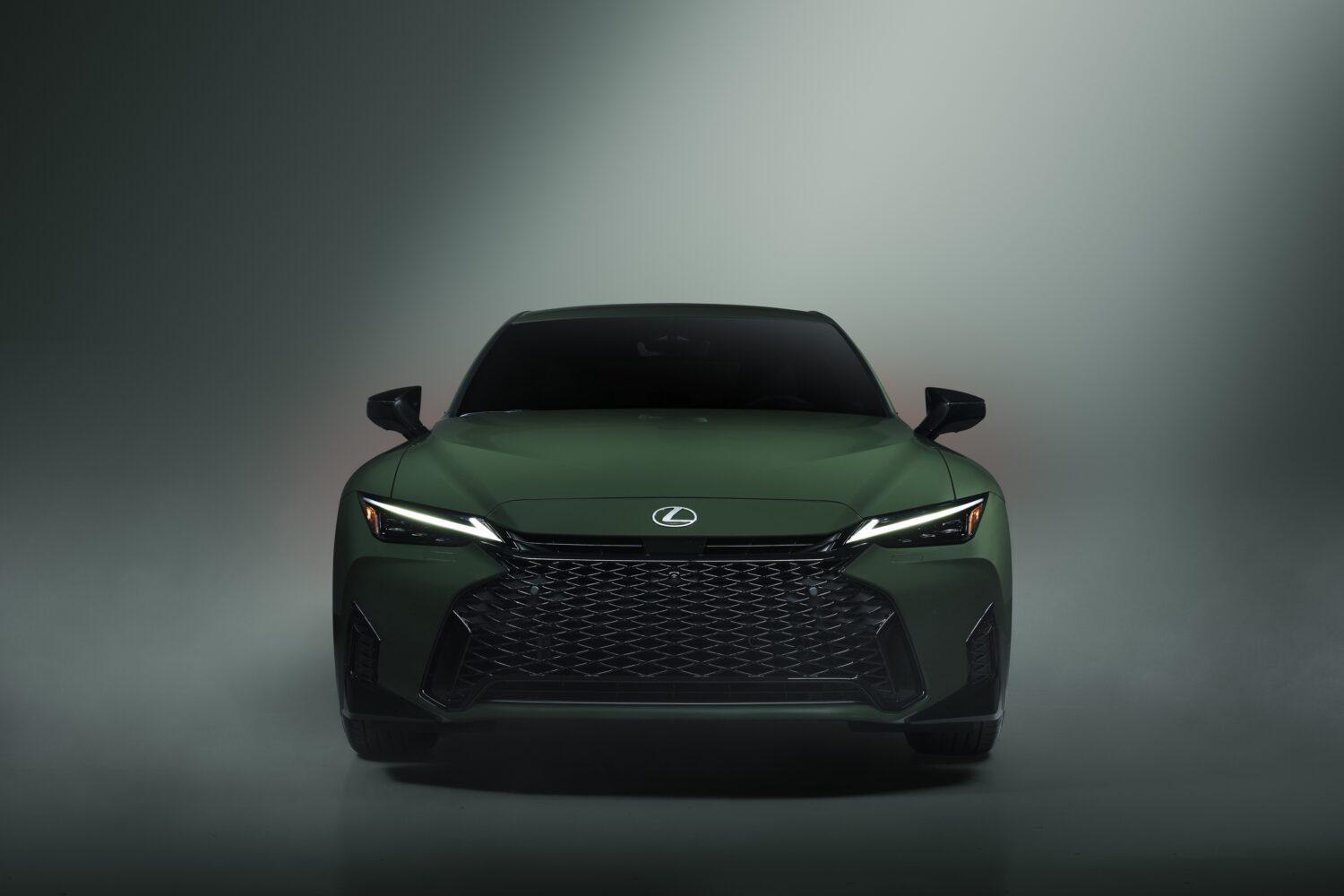 Lexus IS 2027 estrena edición Envious limitada a 350 unidades fotografía oficial 2