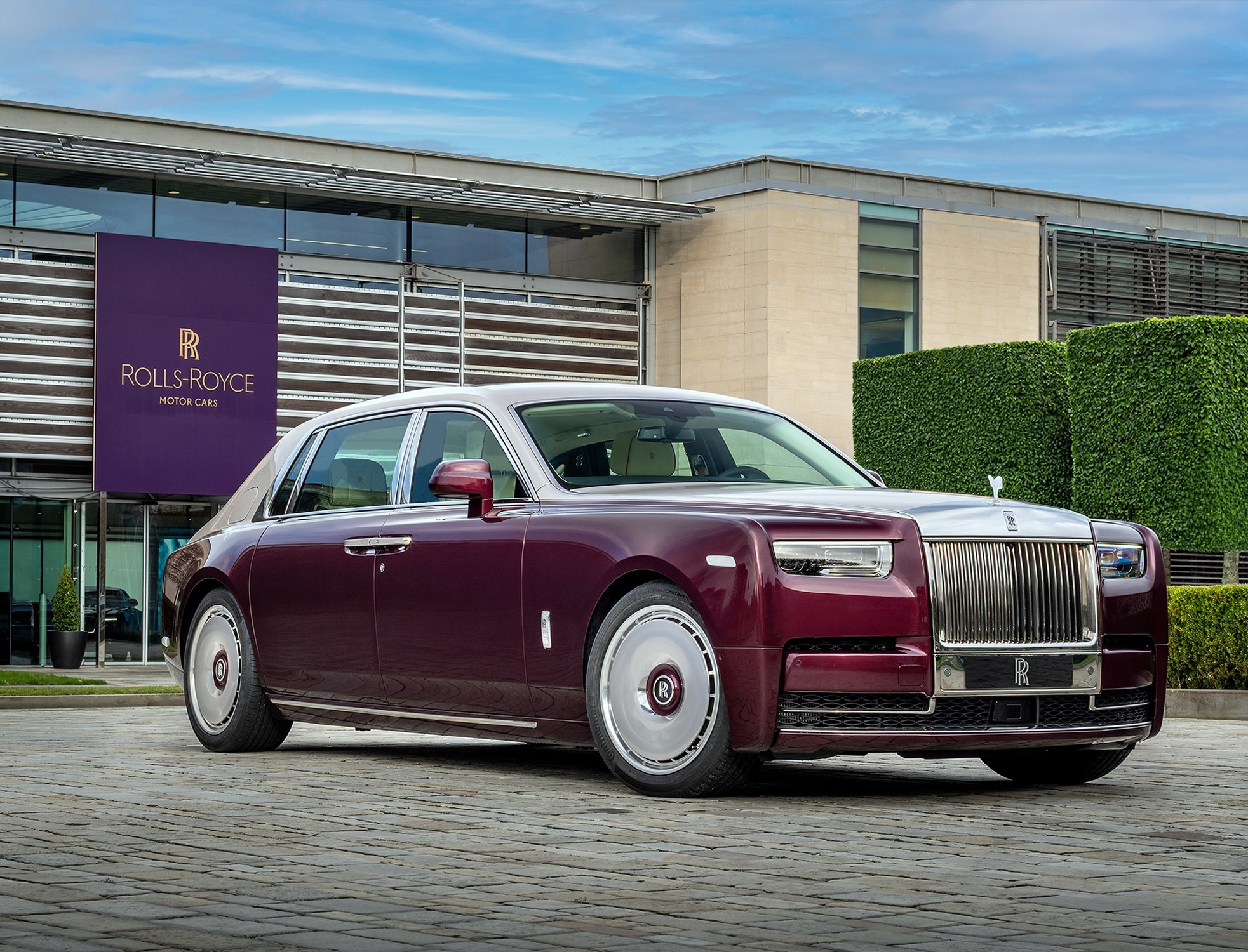 Marquetería del Rolls-Royce Phantom Hummingbird realizada con abulón y madreperla
